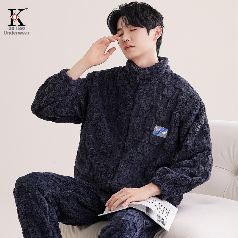 Set de pijamale pentru bărbați, iarnă, din flanel cu căptușeală fleece, guler înalt (stand collar), stil cardigan, mâneci lungi și pantaloni, confortabil și călduros.