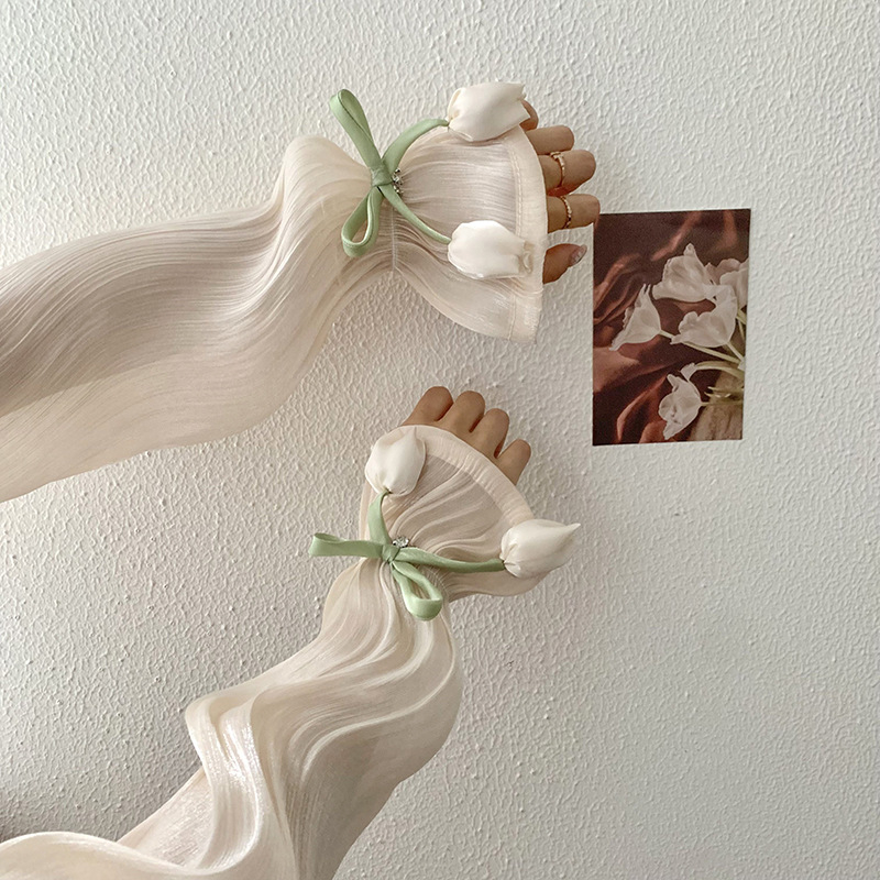 Női nyári karvédő poliészterből, jég-selyem hatású anyag, laza szabás, masni és nagy virágok, napsugár elleni védelem vezetés közben, 2025 tavasz