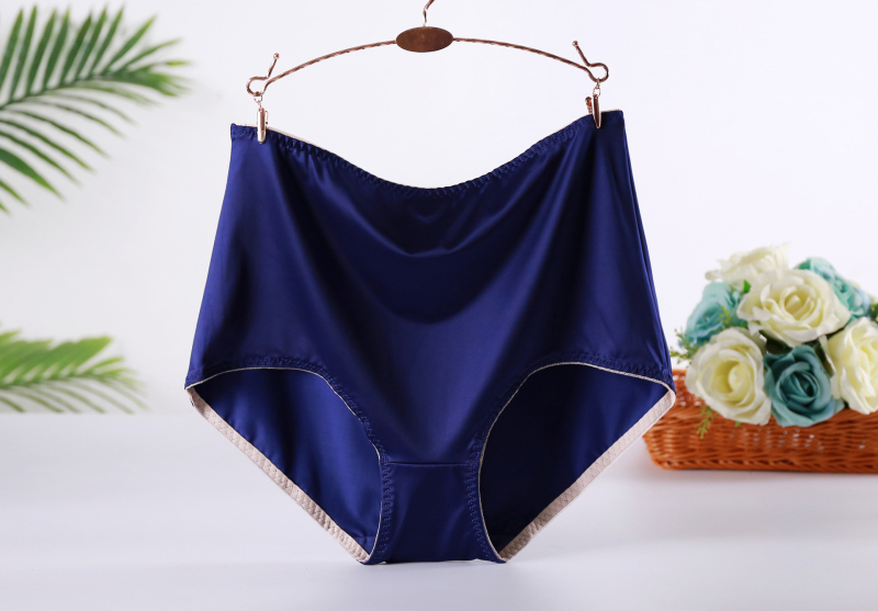 Chiloți femei plus-size cu talie înaltă, din nailon satin; culoare solidă; căptușeală din bumbac; material principal 85% nailon; țesătură satinată