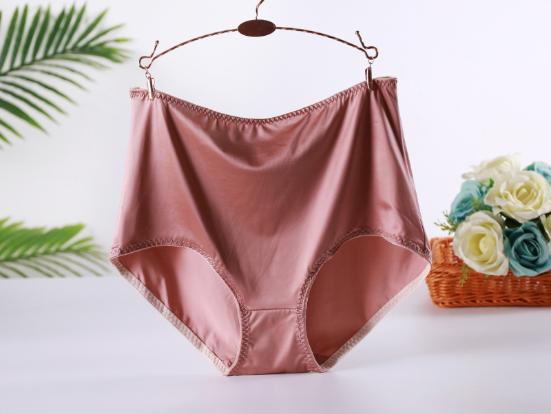 Chiloți femei plus-size cu talie înaltă, din nailon satin; culoare solidă; căptușeală din bumbac; material principal 85% nailon; țesătură satinată