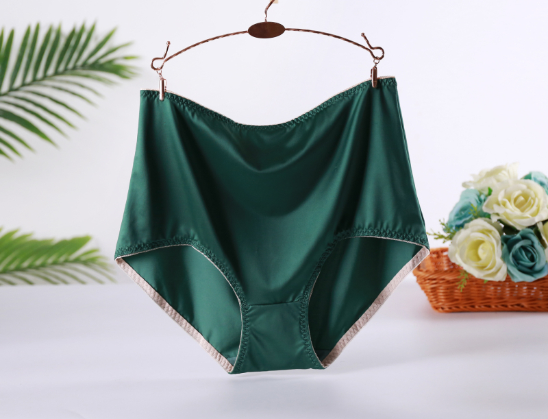 Chiloți femei plus-size cu talie înaltă, din nailon satin; culoare solidă; căptușeală din bumbac; material principal 85% nailon; țesătură satinată