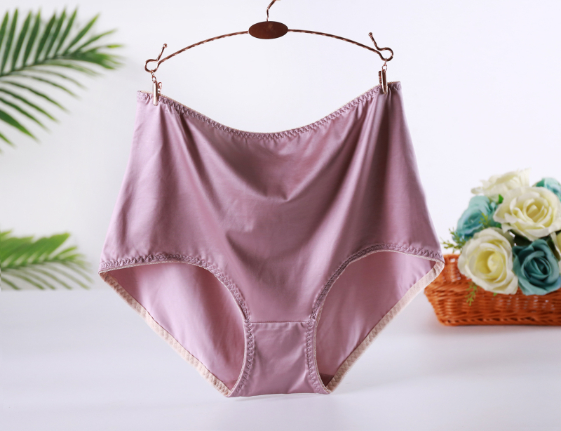 Chiloți femei plus-size cu talie înaltă, din nailon satin; culoare solidă; căptușeală din bumbac; material principal 85% nailon; țesătură satinată