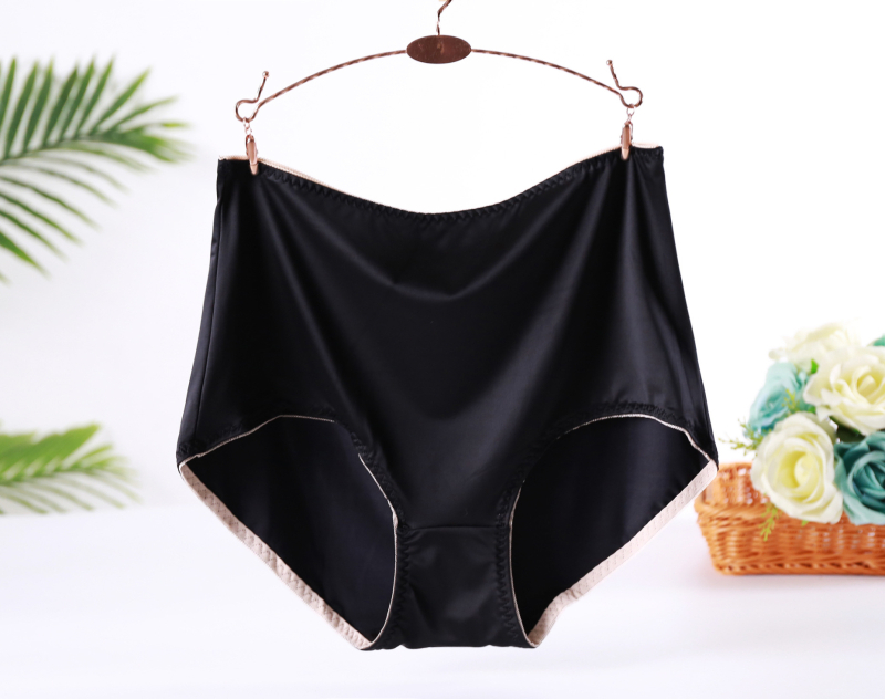Chiloți femei plus-size cu talie înaltă, din nailon satin; culoare solidă; căptușeală din bumbac; material principal 85% nailon; țesătură satinată