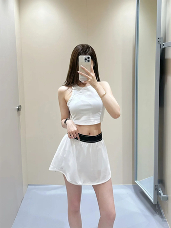 Női rövid, varrásmentes sportos top — gyorsan száradó, alap- és külső rétegként is használható, Nylon + Spandex 95/5, rövid fazon 35,5–41,5 cm, Ősz 2025