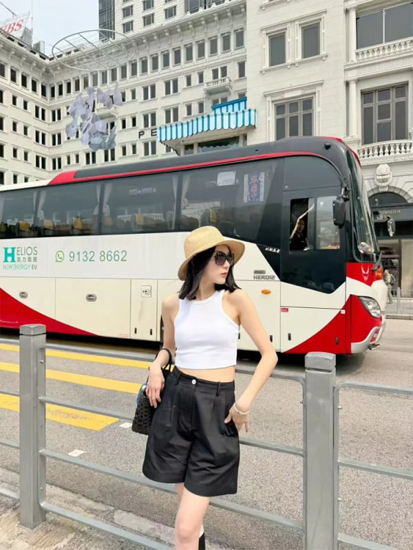 Női rövid, varrásmentes sportos top — gyorsan száradó, alap- és külső rétegként is használható, Nylon + Spandex 95/5, rövid fazon 35,5–41,5 cm, Ősz 2025