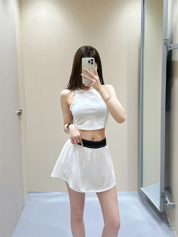 Дамска къса безшевна спортна жилетка — бързосъхнеща за спорт и външен слой, Nylon + спандекс 95/5, къс стил 35.5–41.5 см, Autumn 2025