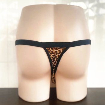 Vyrų thong apatiniai su žemu juosmeniu, kūno formavimo funkcija, dryžių/karo raštas, paprastas pynimas (plain weave), pagrindinio audinio sudėtis mažiau nei 30%, tinka visoms sezonoms.