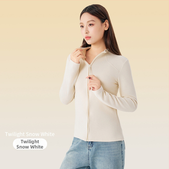 Sieviešu termo jaka ar velūra iekšējo odieru un pusi stāvoša kakla, viskozes audums, 201–250 g/m2, piemērota gan ārējai jakai, gan kā pamatslānis