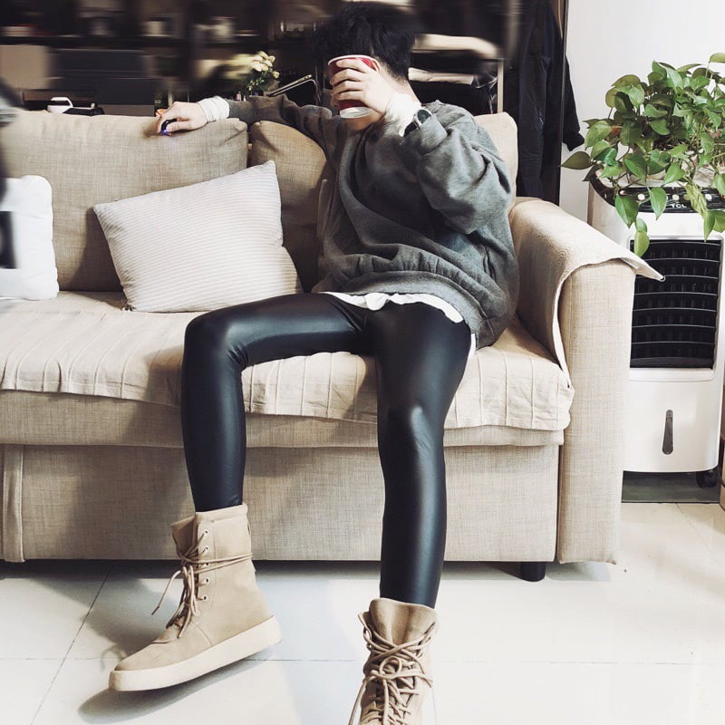 Vyrinės siaurėjančios PU odos kelnės, vientisas raštas, plonas audinys, dirbtinė oda, paprastas stilius