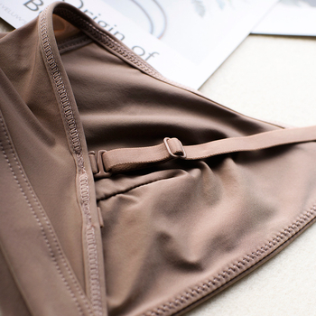 Bevielė liemenėlė su trikampio formos kupšeliais, plonas stilius, blizgantis nailono audinys, fiksuotos dvigubos petnešos (be plieno karkaso)