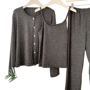 Pidžama set, pleteni materijal, poliester 95–100%, debljina 201–250 g/m², okrugli vrat, dugi rukavi, minimalistički stil