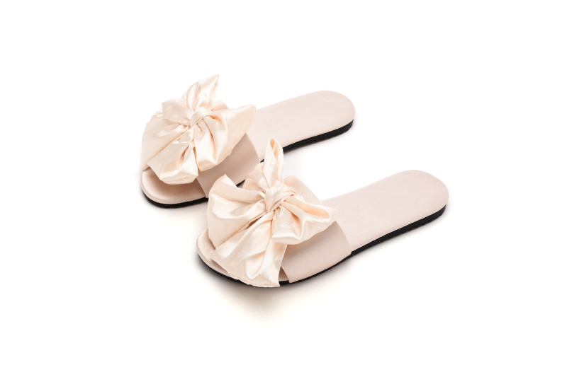 Pāru iekšējās čības ar satīna lenci — elpojošas, pretslīdēšana, sviedru uzsūkšana, augšējā daļa audums, zole zem 1,5 cm