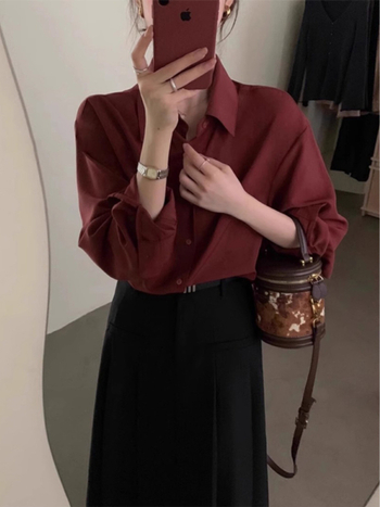 Ženska satenska bluza s dugim rukavima u burgundijskoj boji, jesensko-zimski retro Hongkong stil, slojevito gornje