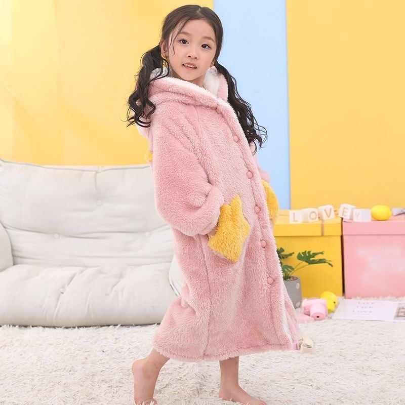 Dvigubo sluoksnio vaiko žvaigždžių chalatas žiemai: poliesterio audinys; poliesterio pluoštas; sudėtis 30–50%; išlaiko šilumą