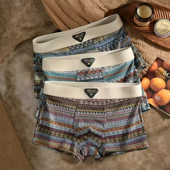 Férfi alsónemű - lélegző, gyorsan száradó, varrás nélküli, középmagas derekú boxer brief; poliészter anyag, belső Milk Silk betét; kamuflázs és virágminták