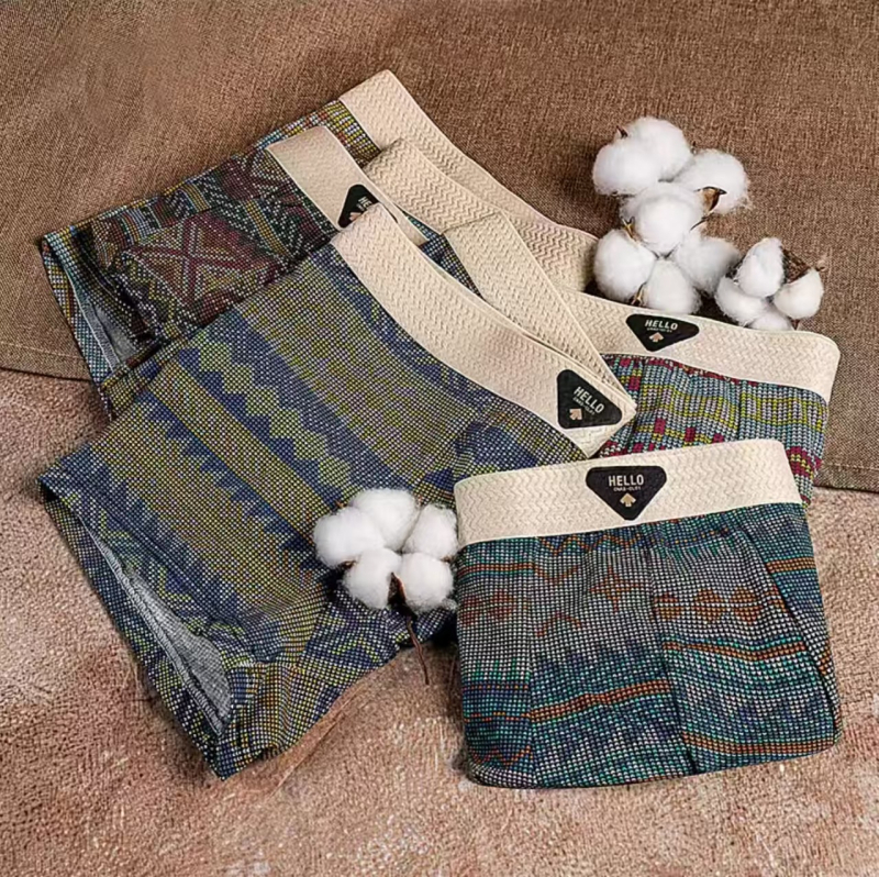 Férfi alsónemű - lélegző, gyorsan száradó, varrás nélküli, középmagas derekú boxer brief; poliészter anyag, belső Milk Silk betét; kamuflázs és virágminták