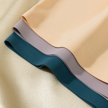 Moterų boxer šortai – antišvytėjimas, be pėdsakų, kvėpuojantys, greitai džiūstantys, nematomi; audinys: nailonas; mezginys: megztas; iekšvartis: medvilnė; pagrindinis audinys: 90–95% nailonas