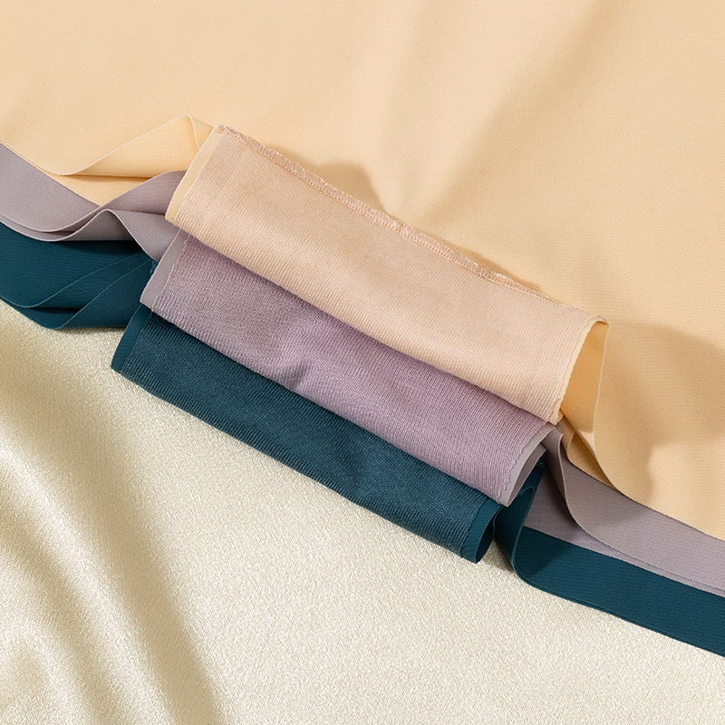 Moterų boxer šortai – antišvytėjimas, be pėdsakų, kvėpuojantys, greitai džiūstantys, nematomi; audinys: nailonas; mezginys: megztas; iekšvartis: medvilnė; pagrindinis audinys: 90–95% nailonas