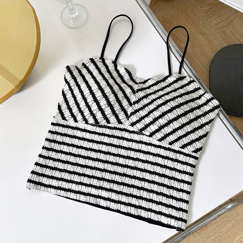 Найлонов бюст-обвивен топ (tube top), без жици, с подплата, чаши 3/4, формована чашка с тънък горен ръб и долен контур, тънки презрамки