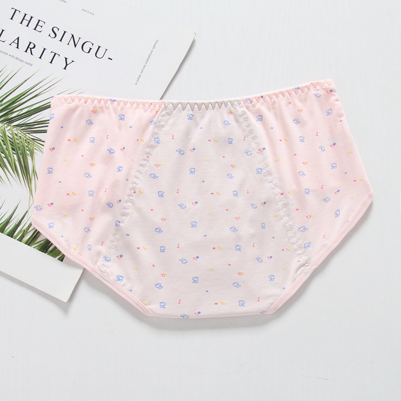 Medvilninės moteriškos menstruacijoms kelnaitės su trim sluoksnių nepralaidžia apsauga nuo pratekėjimo, gyvūnų raštas, vidutinio aukščio liemuo, greitai džiūva