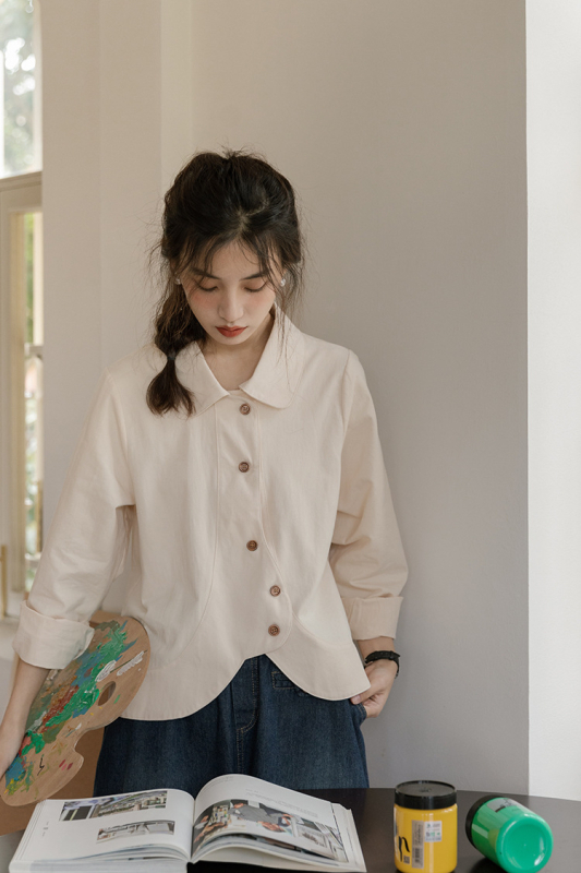 Cămașă din bumbac cu guler polo, mâneci lungi, croială lejeră, nasturi în față într-un singur rând