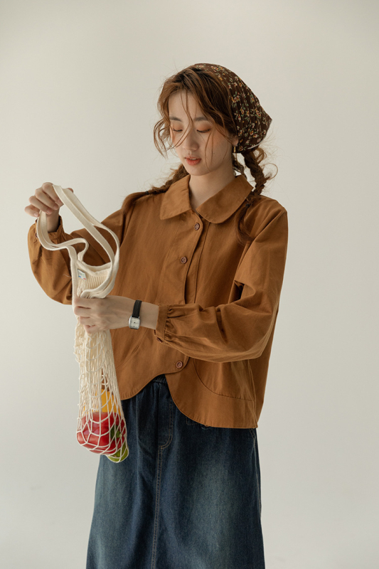 Cămașă din bumbac cu guler polo, mâneci lungi, croială lejeră, nasturi în față într-un singur rând