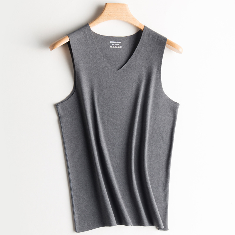 Vyrų be rankovių liemenė su V formos kaklu iš kationinio poliesterio audinio, tankus 251–300 g/m2, ruduo–žiema