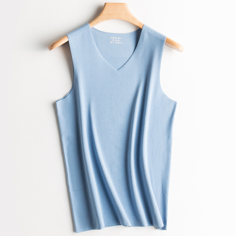 Vyrų be rankovių liemenė su V formos kaklu iš kationinio poliesterio audinio, tankus 251–300 g/m2, ruduo–žiema