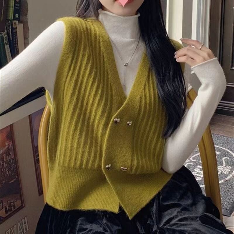 Moteriška megzta be rankovių liemenė su V formos kaklu, dvigubo užsegimo plokštelė, 3D raštas, akrilo-poliesterio mišinys