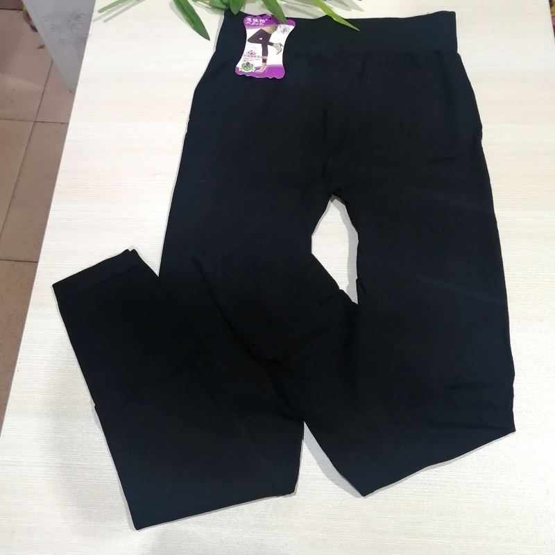 Безшевни леггинси от модал, къс панталон, тясна кройка, висока еластичност, смес модал-вискоза и памук 50–70%