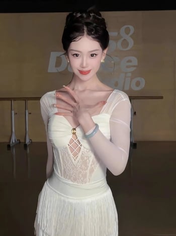 Suaugusiųjų Lotynų šokių suknelė su nėrinių viršutine dalimi ir kutais sijonu, nailonas 95%+, raukšlėta tekstūra, 2024 ruduo