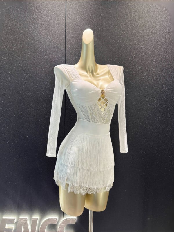 Suaugusiųjų Lotynų šokių suknelė su nėrinių viršutine dalimi ir kutais sijonu, nailonas 95%+, raukšlėta tekstūra, 2024 ruduo