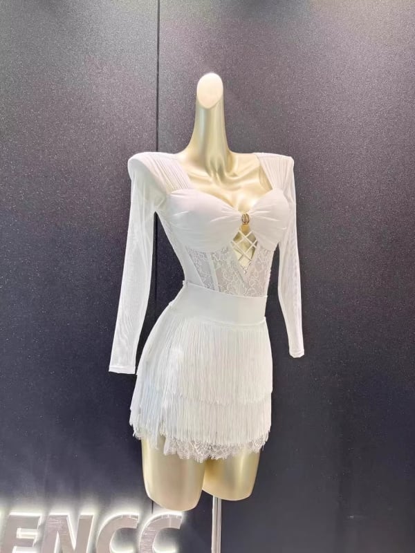 Suaugusiųjų Lotynų šokių suknelė su nėrinių viršutine dalimi ir kutais sijonu, nailonas 95%+, raukšlėta tekstūra, 2024 ruduo