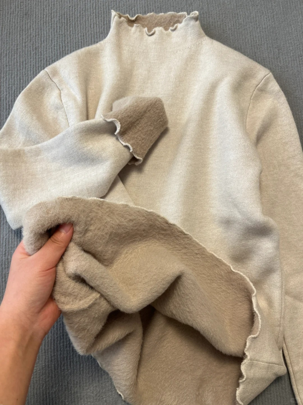 Ženski pleteni džemper s polovičnim rolom visokog ovratnika, debeli pleteni materijal, slim fit, duge rukave, standardna dužina