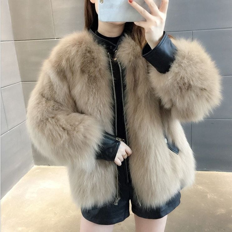 Sievietes kažokādas jaka no mākslīgās lapsas kažokādas ar PU ādas ieliktņiem, korduroja audums, trušu kažokāde <30%, pavasaris 2023