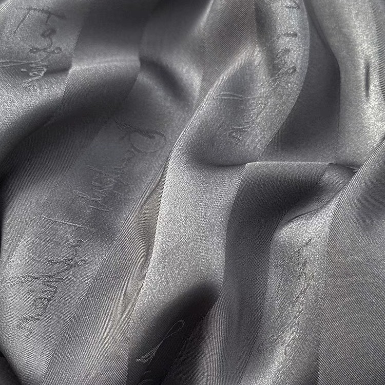 Vīriešu pidžamu komplekts ar apkakles izšuvumu, imitēts zīds, poliester 95-100%, plāns audums, garas piedurknes