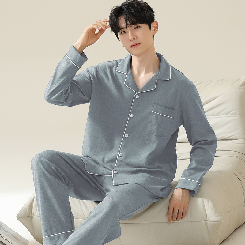 Vīriešu pidžamu komplekts: 100% kokvilna, kardigans ar reversu, garas piedurknes, iekļauti bikses, auduma svars 181–200 g/m²