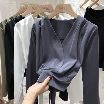 Osnovna košulja za slojevito nošenje, V-izrez, dugi rukavi, pulover stil, ultra kratka duljina ≤40 cm, 95% poliester