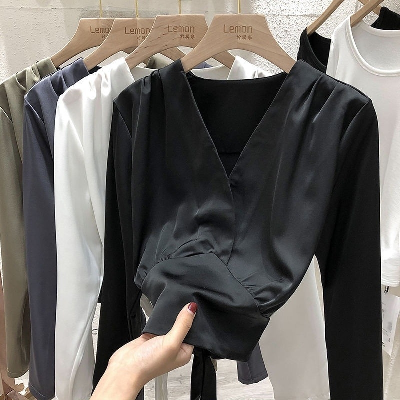 Osnovna košulja za slojevito nošenje, V-izrez, dugi rukavi, pulover stil, ultra kratka duljina ≤40 cm, 95% poliester
