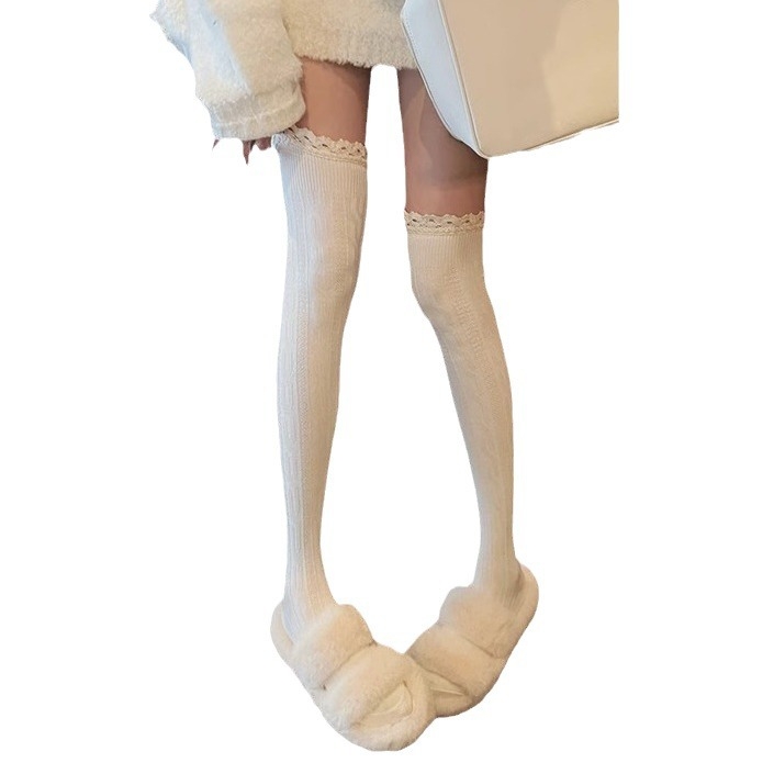 Kojinės virš kelio moterims, poliesterio–medvilnės audinys, 70–80% poliesteris, virš kelio ilgio, dvigubo mezgimo audinys