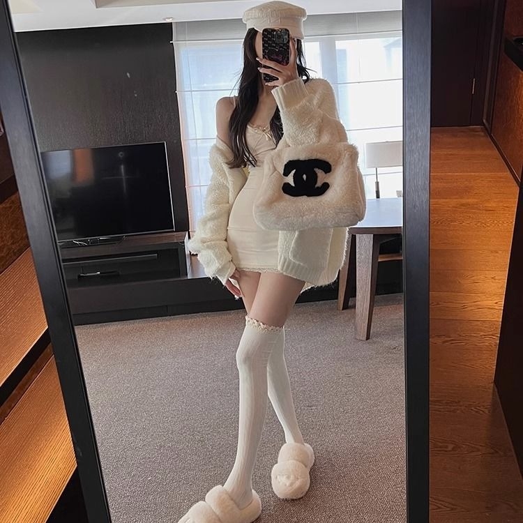 Kojinės virš kelio moterims, poliesterio–medvilnės audinys, 70–80% poliesteris, virš kelio ilgio, dvigubo mezgimo audinys