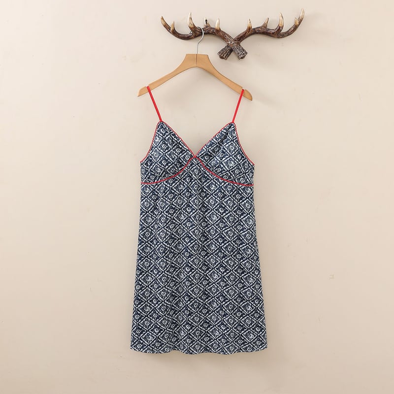 Noćna haljina od ledenog svile s trakama i umetkom za bust – retro stil, bez rukava, midi dužina