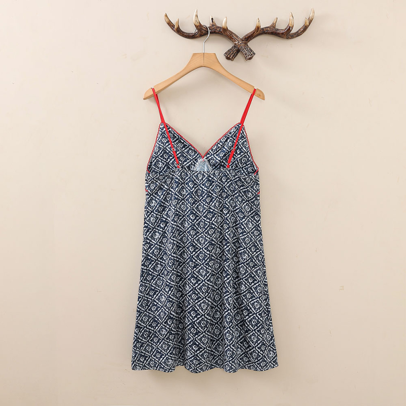 Noćna haljina od ledenog svile s trakama i umetkom za bust – retro stil, bez rukava, midi dužina