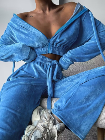 Jesen 2025: Ženski dvodijelni set od zlatog velura – opušteni casual stil, kardigan top s dugim rukavima, poliester i spandex