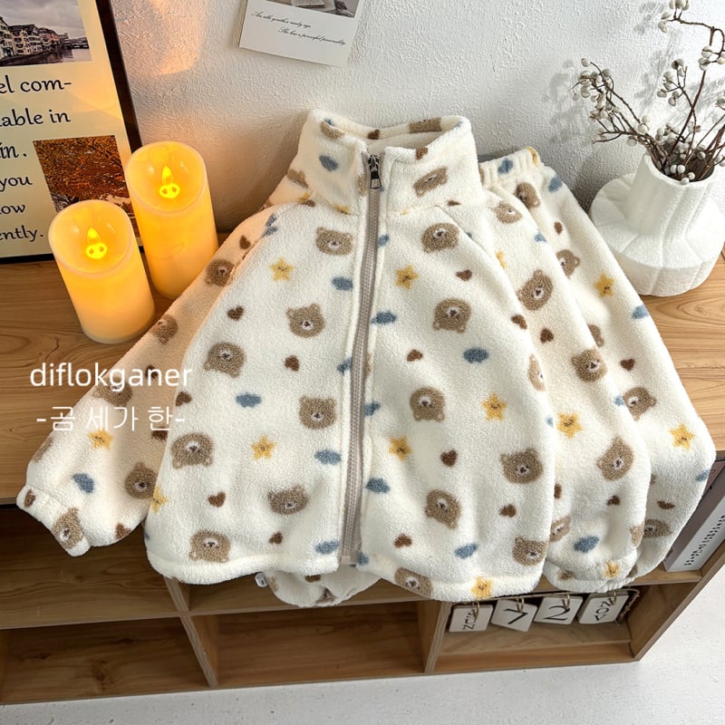 Vaikų dviejų dalių dvipusis fleece namų drabužių komplektas, šiltas, unisex, apvalia kakleliu, ilgais rankovėmis, gyvūnų ir karikatūrų raštas, 100% poliesteris.