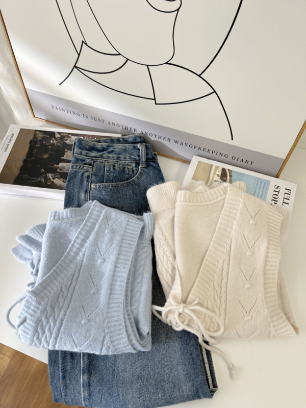 Moteriška be rankovių liemenė su V formos kaklu, trumpas kirpimas, poliesterio pluoštas su akrilo mišiniu, japonų/korejiečių laisvalaikio stilius