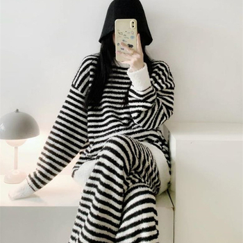 Σετ πιτζάμες από βελούδινο ύφασμα – στρογγυλός λαιμός, μακριά ριγέ μανίκια, κορεάτικος στυλ, χειμωνιάτικα οικιακά ρούχα