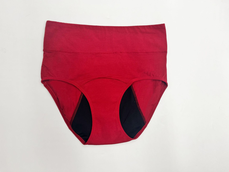 Menstruacijoms skirtos apatiniai su aukštu liemeniu, vientisos spalvos; pagrindinė medžiaga: medvilnės mišinys 95% medvilnė; tarpvagialinė danga 95% medvilnė