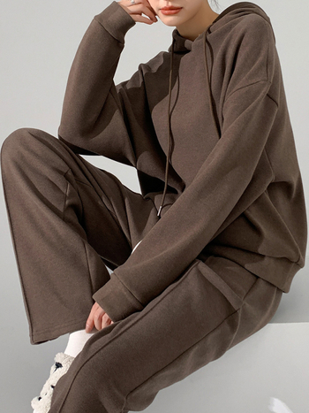 Σετ δύο τεμαχίων γυναικείο με φλις επένδυση: φούτερ με κουκούλα και παντελόνια φαρδιά, βισκόζη με πολυεστέρα, 90–95% βισκόζη, χειμώνας 2023, casual στυλ Ιαπωνο-Κορεατικό