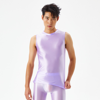 Vyrinė nailono sportinė liemenė su plačiomis pečiais, apvalus kaklas, plonas audinys 121–140 g/m2, 70–80% nailono